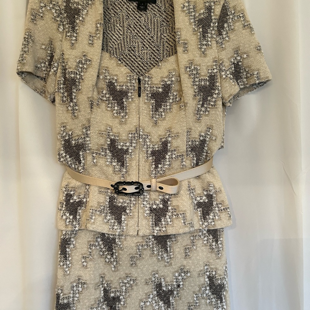 ST. JOHN “ STUNNING “ TWO PIECE EVENING WEAR 4  Worn twice Excellent Condition